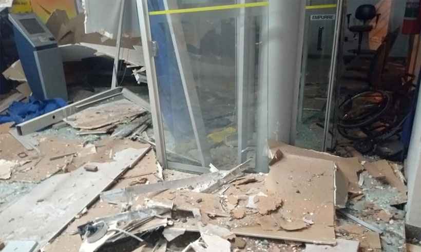 Bandidos explodem agências bancárias em três cidades mineiras na madrugada - Reprodução da internet/WhatsApp