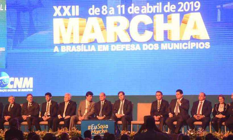 Bolsonaro, Maia e Alcolumbre acenam a prefeitos união por pacto federativo - Ed Alves/CB/D.A Press