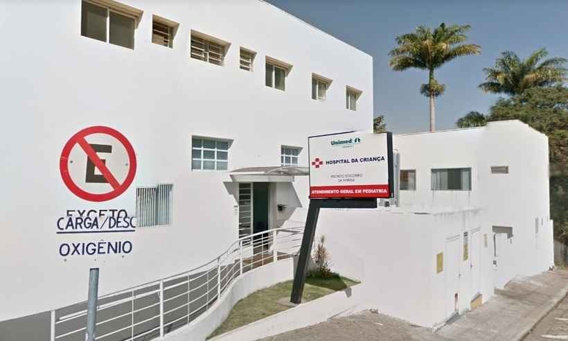 Pai espanca filho de 3 anos que brincava com batom, em Uberaba   - Google Street View/ reprodução