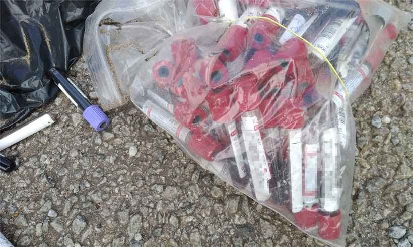 Polícia encontra amostras de sangue abandonadas na BR-381 - Polícia Rodoviária Federal/Divulgação