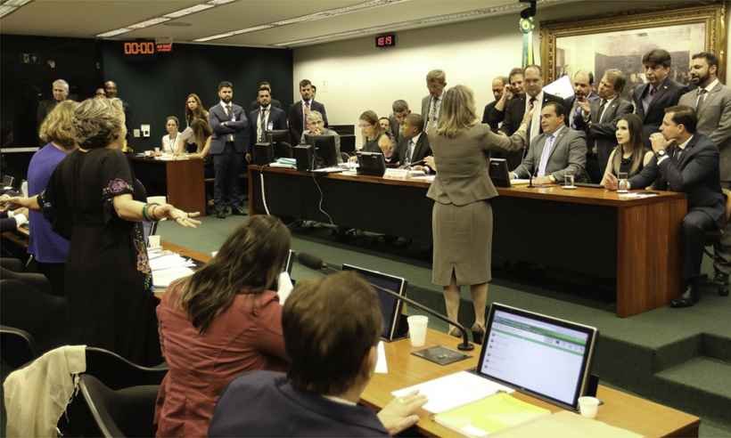 Relator apresenta parecer favorável à reforma da Previdência na CCJ - Fabio Rodrigues Pozzebom/Agência Brasil
