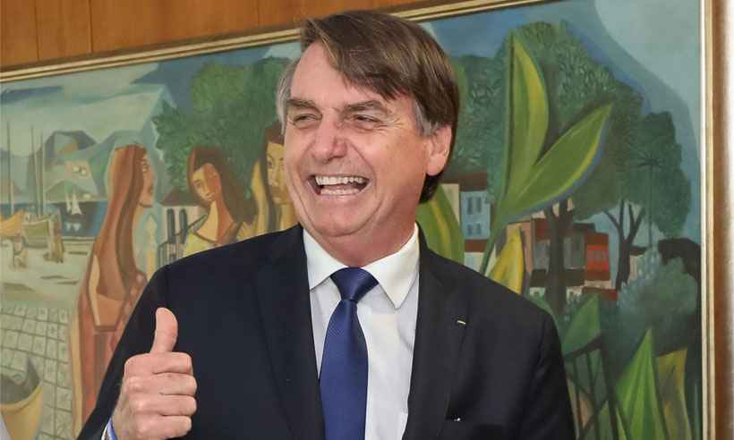 Bolsonaro cria 13º salário para o Bolsa-Família - Marcos Correa/PR