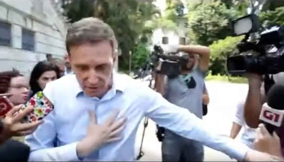 'Eu não quero falar com vocês', diz Crivella a repórter da Globo - Reprodução/Youtube