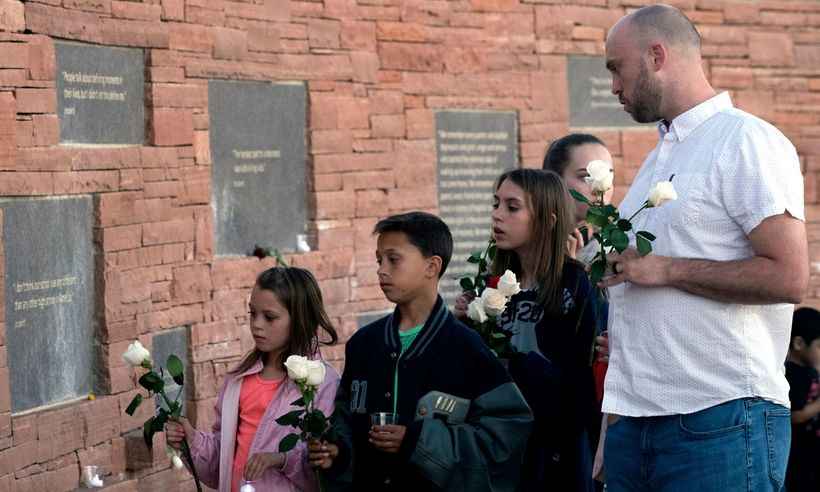 Vigília relembra 20 anos do massacre de Columbine nos EUA - AFP / Jason Connolly 