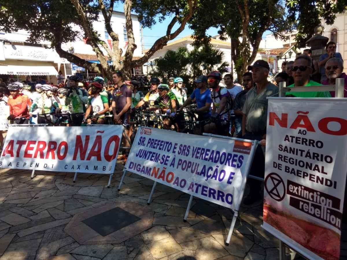 Moradores de Baependi e de Caxambu protestam contra aterro sanitário - Maria José Nicoliello