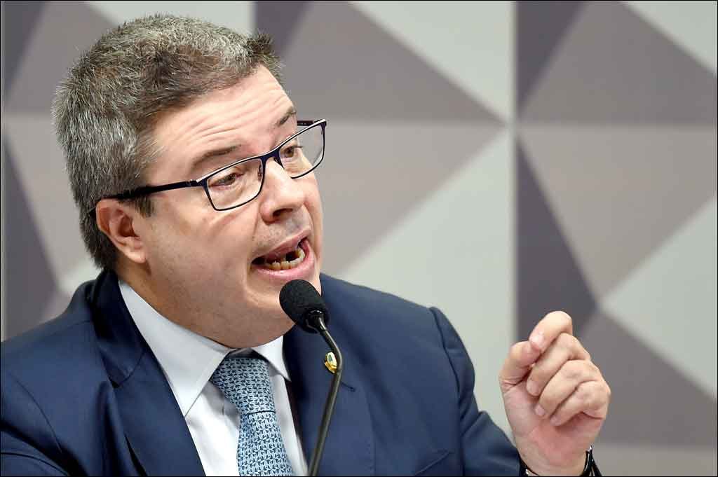 Congresso quer limitar o poder do presidente - EVARISTO SÁ/AFP