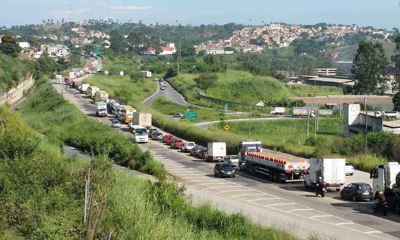 Volta da semana santa é marcada por trânsito lento nas BRs de acesso a Belo Horizonte - Paulo Filgueiras/EM/D.A PRESS