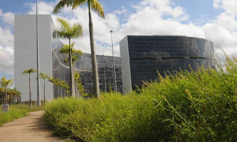 Carrapatos 'invadem' Cidade Administrativa por falta de manutenção do governo Zema  - Paulo Filgueiras / EM / D.A. Press