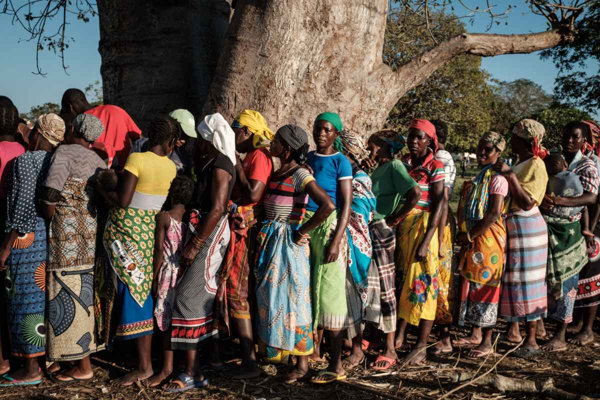 Mulheres são vítimas de abusos sexuais em troca de comida em Moçambique - Yasuyoshi Chiba/AFP