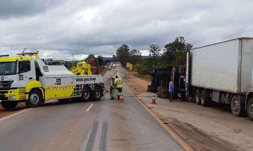 BR-040 é liberada 15 horas depois de acidente com morte em Itabirito - Via 040/Divulgação