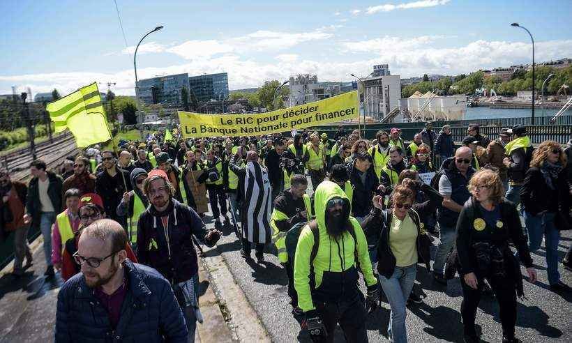 Coletes amarelos protestam na França contra políticas de Macron pela 24ª semana -  AFP / Lucas BARIOULET 