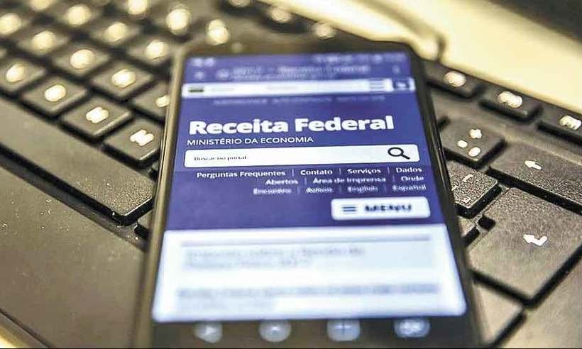 Contribuintes têm o último final de semana para fazer a declaração do Imposto de Renda - Marcello Casal Jr/Agência Brasil