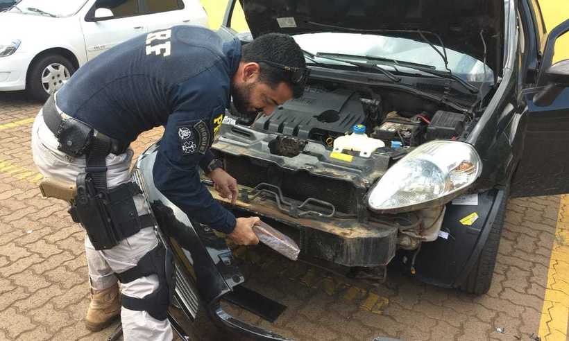 Polícia apreende cocaína escondida em para-choque de carro na BR-365, em Uberlândia - PRF/Divulgação