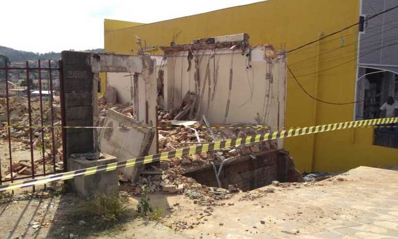 Jovem fica ferido em desabamento de laje em Santa Luzia - Corpo de Bombeiros/Divulgação