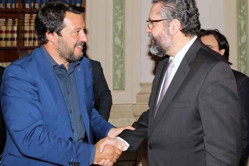 Ministro posta foto com ultra-direita italiano: 'Estamos prontos para a luta decisiva'  - Twitter/Reprodução