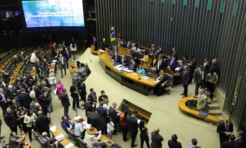 Confusão generalizada toma conta do plenário durante audiência com Weintraub - Fabio Rodrigues Pozzebom/Agência Brasil