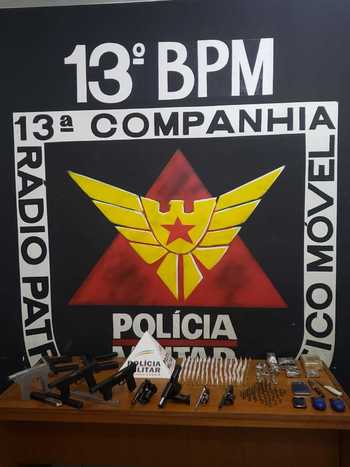 PM prende traficante e localiza nove armas e drogas na casa dele em BH - Polícia Militar/Divulgação