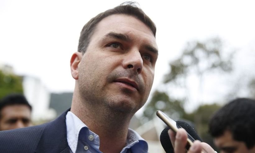 Justiça determina acesso a notas fiscais de Flávio Bolsonaro - Tânia Rêgo/Agência Brasil 