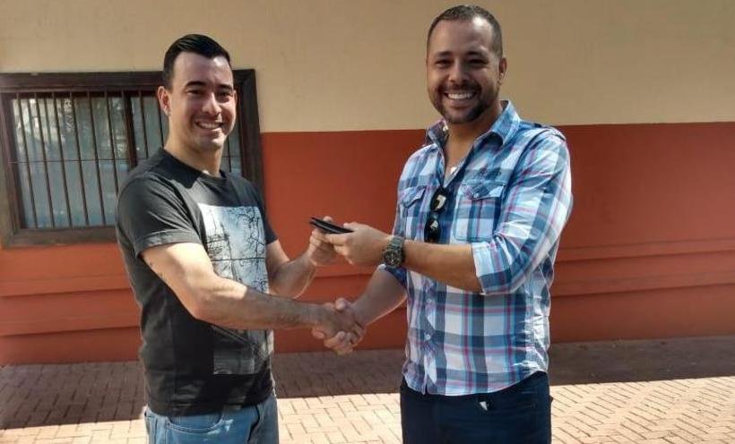 Jovem perde carteira dentro do Uber e, com ajuda de Fabrício Carpinejar, consegue recuperá-la - Divulgação/arquivo pessoal 