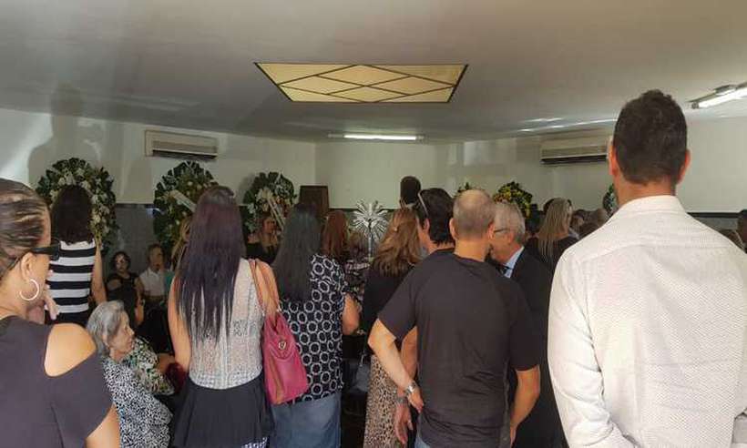 Familiares e amigos se despedem de professora morta em prédio da Secretaria de Educação  - Vinícius Cardoso/CB/D.A Press 
