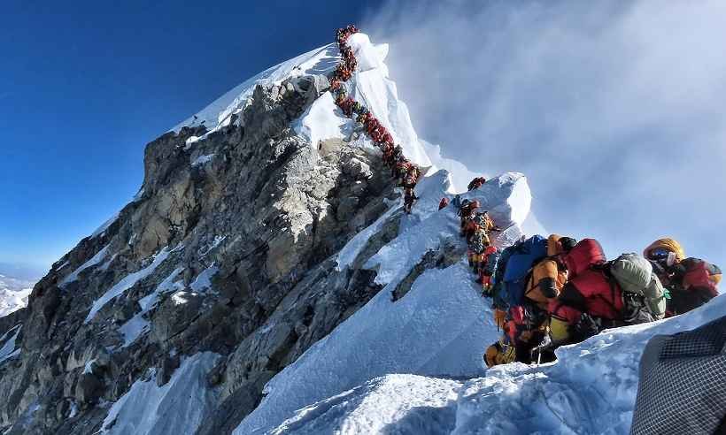 Morre mais um alpinista no Everest; já são 20 mortes em 2019 na região do Himalaia - Handout / @nimsdai Project Possible / AFP