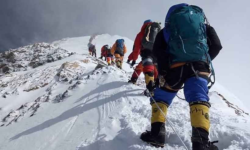 Nepal vai adotar novas regras após mortes no Everest - Gesman TAMANG / AFP