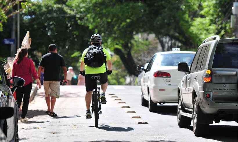 Tecnologia x mobilidade: como os aplicativos de transporte afetaram o cotidiano de BH - Alexandre Guzanshe/EM/D.A Press 