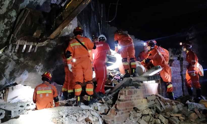Terremotos na China deixam ao menos 12 mortos e 135 feridos - STR / AFP