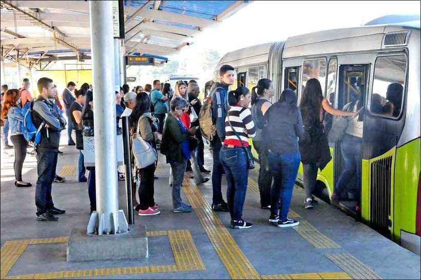 Depois dos táxis, aplicativos de transporte ameaçam sistema de ônibus - Paulo Filgueiras/EM/D.A PRESS
