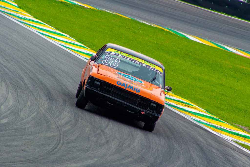   Na pista com um 4.100 - Old Stock Race/Divulgação