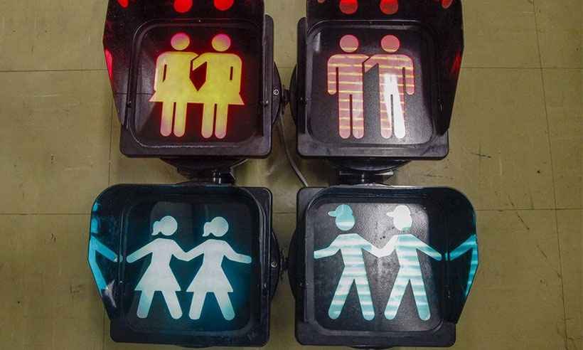 Semáforos de pedestres ganham símbolo de casais homoafetivos em São Paulo - Reprodução/Twitter/@nammonteiro
