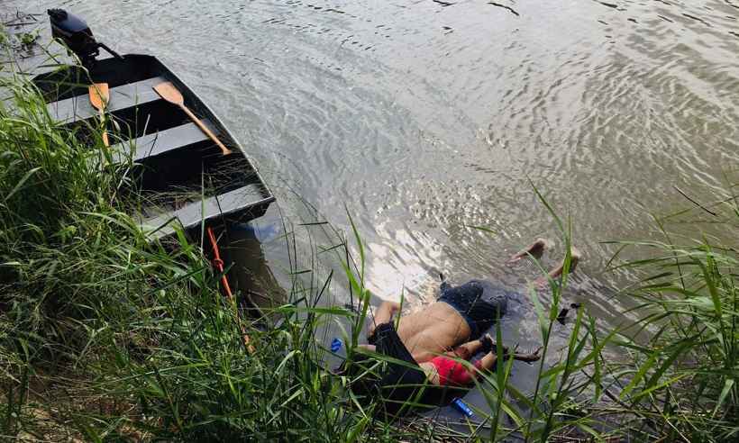 Morte de salvadorenho e filha no Rio Bravo provoca grande comoção - STR / AFP
