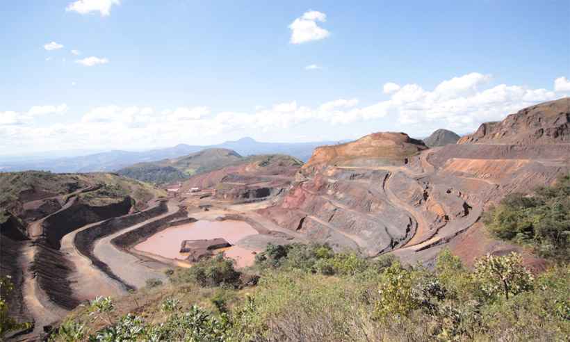 Pico Belo Horizonte: na Serra do Curral, as agressões avançam longe dos nossos olhos - Edésio Ferreira/EM/DA Press 