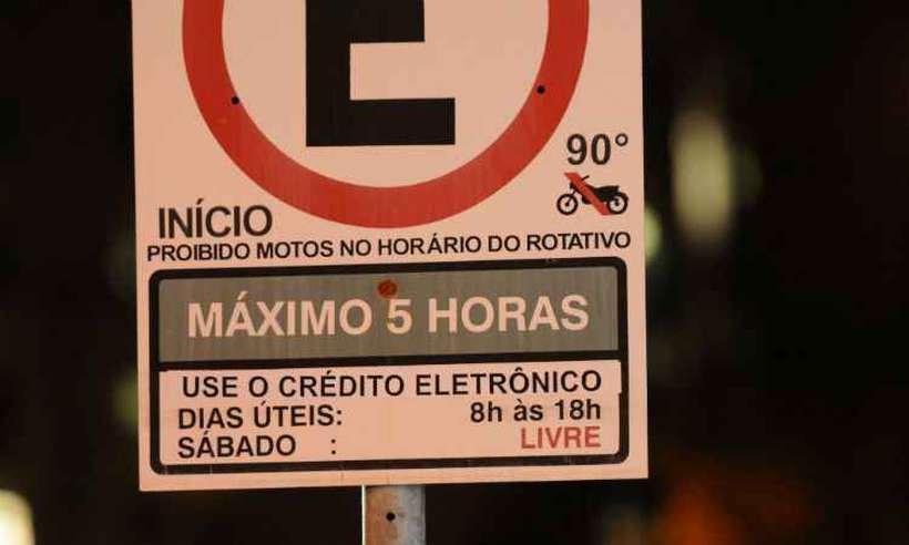 Carro com câmera que 'lê' placas: veja ideia da BHTrans para fiscalizar rotativo - Túlio Santos/EM/D.A Press