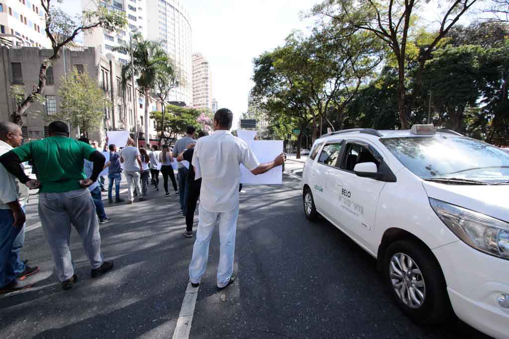 Uber x táxis: velha briga volta com novas regras prestes a serem votadas na capital - Edésio Ferreira/EM/D.A PRESS
