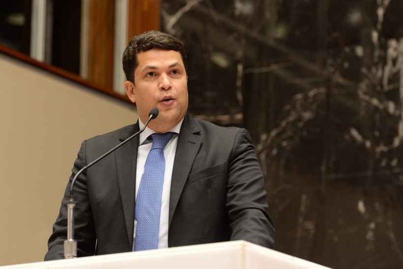 Seleção para governo Zema é 'fictícia' e 'só escolhe membro do PSDB', diz deputado 