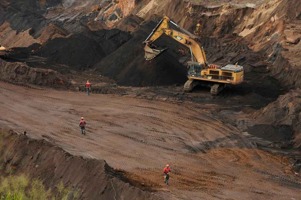 Cruzamento de dados guia bombeiros em trabalhos de busca em Brumadinho  - Túlio Santos/EM/D.A Press - 3/5/19