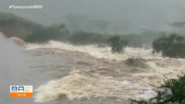 Barragem se rompe em cidade na Bahia; veja vídeo  - Reprodução / TV Bahia