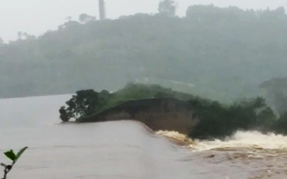 Barragem que rompeu na Bahia tem água salobra e pertence a órgão do governo do estado  - Reprodução 