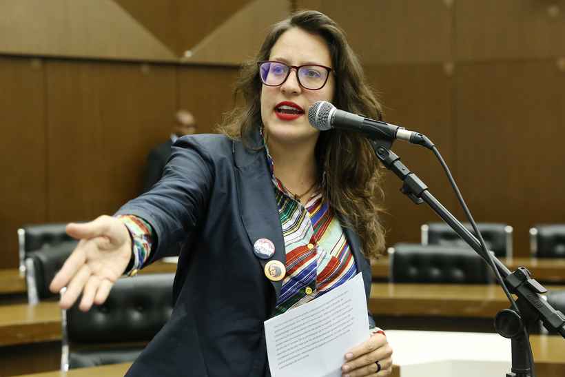 Bella Gonçalves se irrita e diz que na Câmara de BH vereadores não prestam atenção à fala das mulheres - Karoline Barreto/CMBH