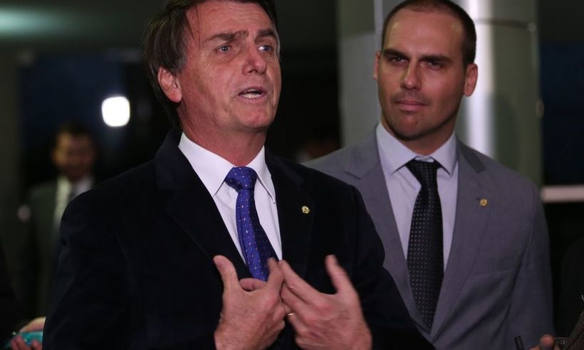 'Se é criticado, é sinal de que é a pessoa certa', diz Bolsonaro sobre filho em embaixada - Fábio Rodrigues PozzebomAgência Brasil