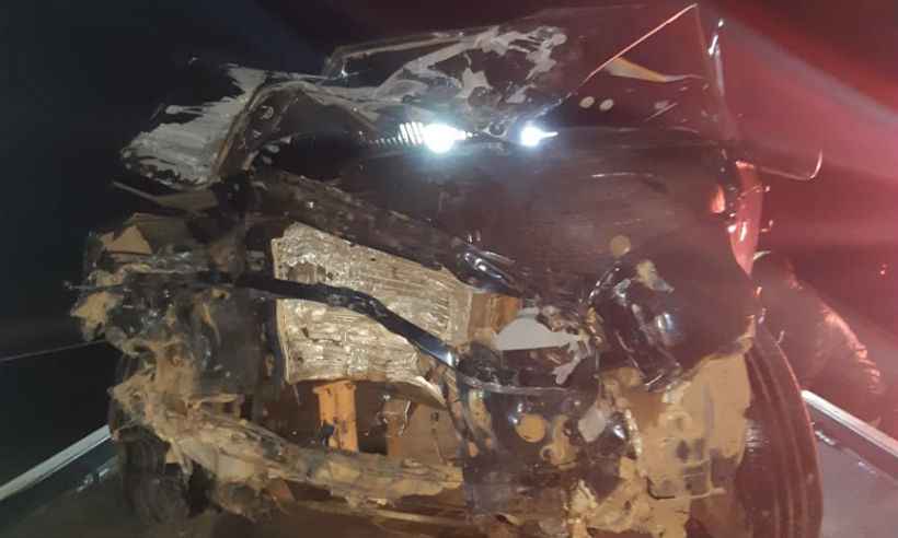 Carro e carreta batem de frente e motorista morre na BR-459 - Polícia Rodoviária Federal (PRF) / Divulgação