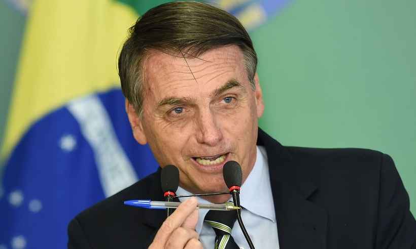 'Eduardo fala inglês, espanhol e frita hambúrguer também', brinca Bolsonaro sobre nomeação do filho - Evaristo Sá/AFP