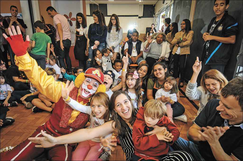 Palhaço sai de São Paulo e realiza sonho de criança em tratamento em BH - Leandro Couri/EM/D.A Press