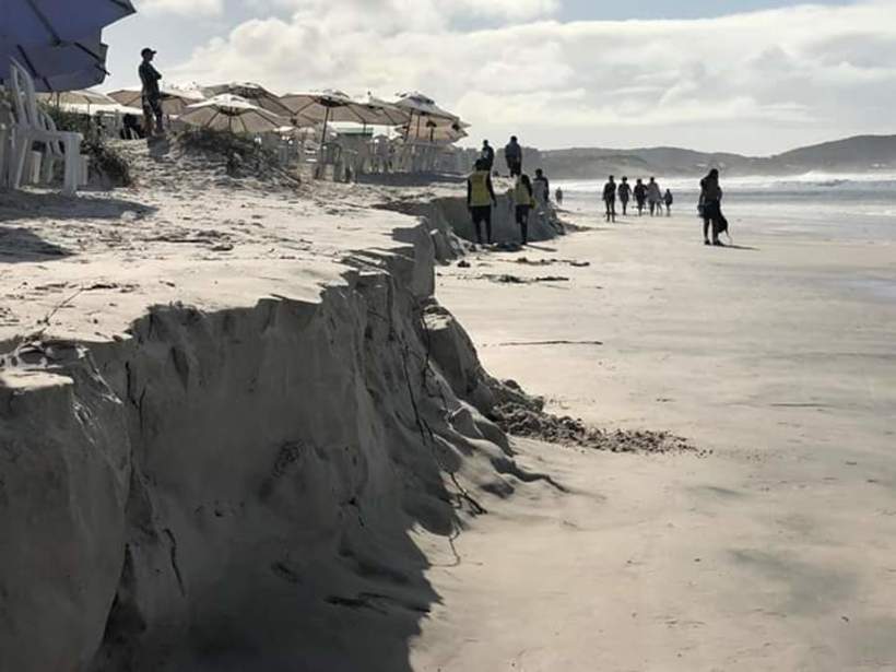 Preferidas dos mineiros, praias de Cabo Frio e Guarapari são engolidas por ressaca - WhatsApp/Divulgação