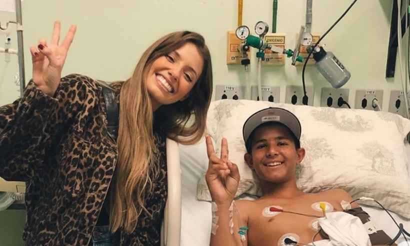 Paola Antonini visita menino que amputou perna após corte com linha chilena - Reprodução/ instagram 