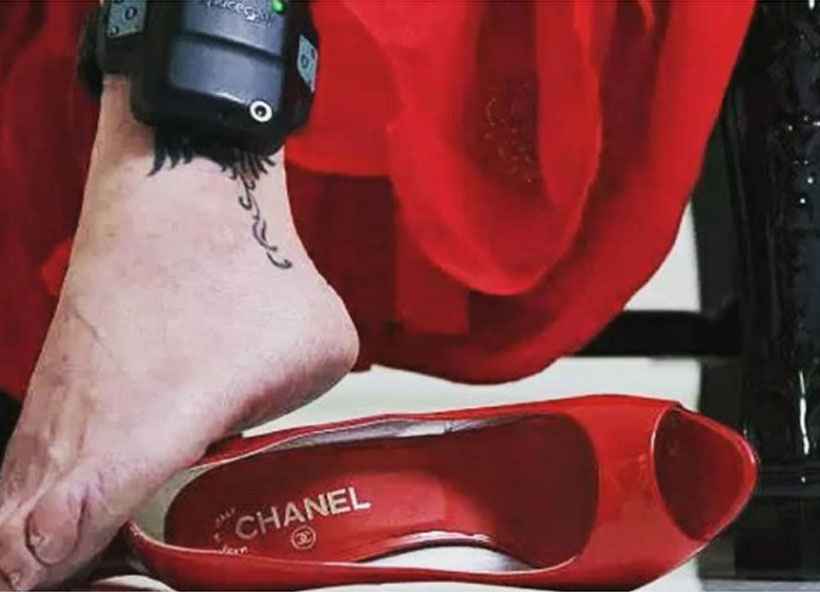 Doleira da Lava-Jato publica foto de 'Chanel' e tornozeleira eletrônica - Reprodução/Instagram
