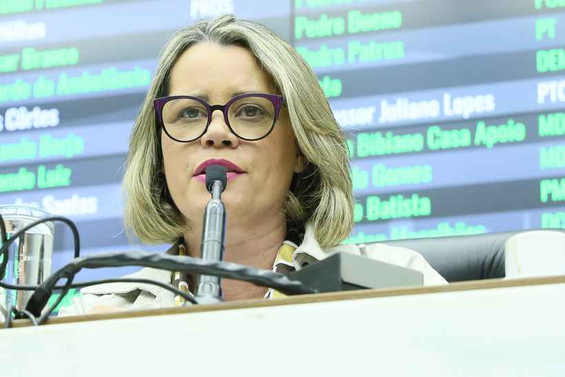 Presidente da Câmara de BH é acusada de usar carro oficial para buscar filho na escola  - Karoline Barreto/CMBH