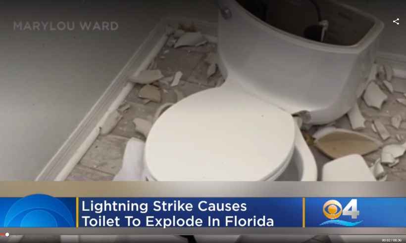 Privada explode quando raio atinge caixa de esgoto de casa na Flórida - Reprodução/CBS Miami