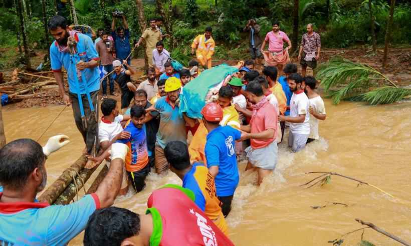 Inundações deixam mais de 140 mortos e centenas de milhares de evacuados na Índia - AFP/STR